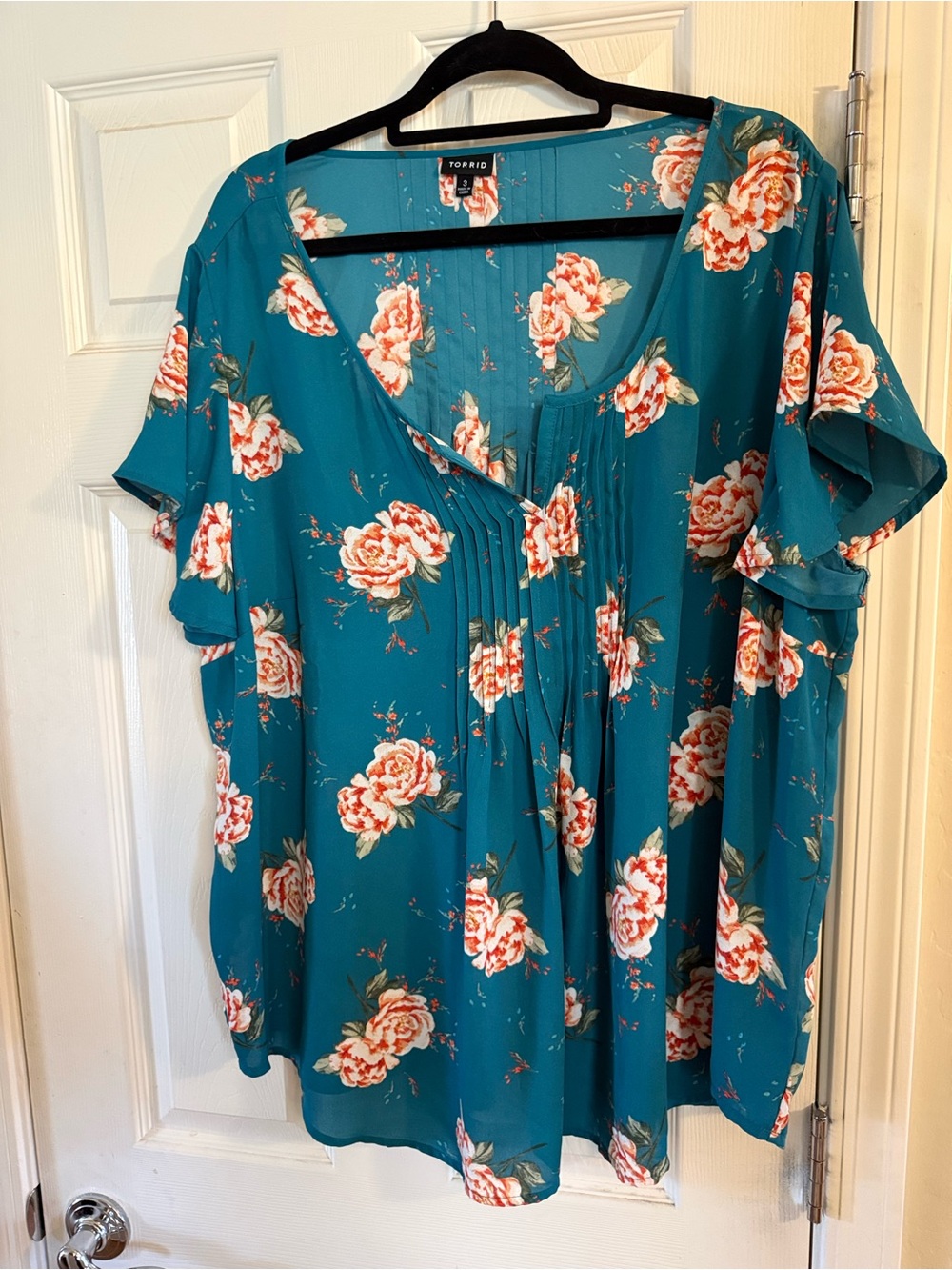 torrid Teal Floral V-Neck Pintuck Flutter Sleeve Blouse